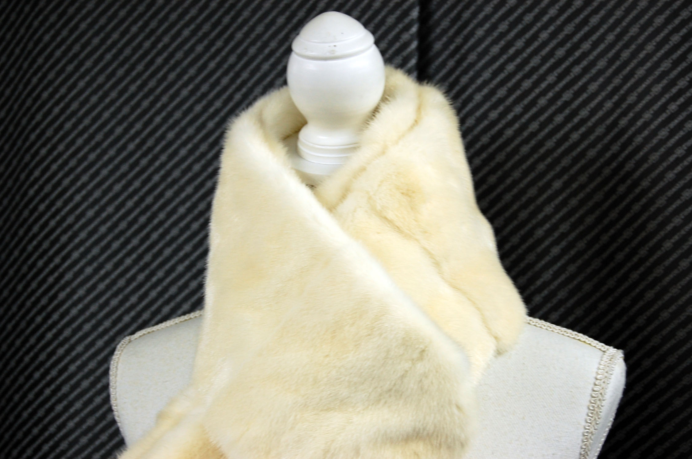 パールミンク　ロングマフラーの画像