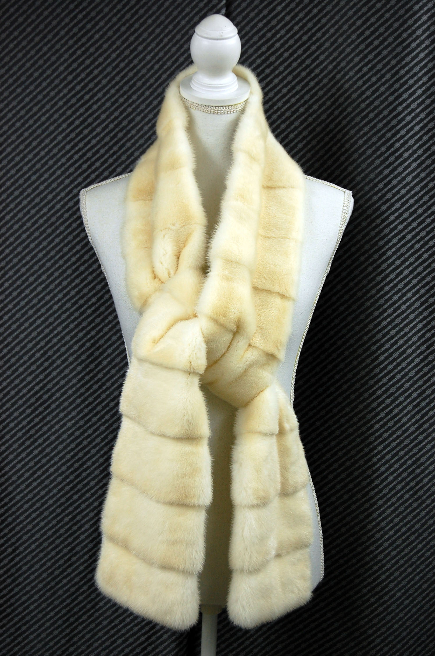 パールミンク　ロングマフラーの画像