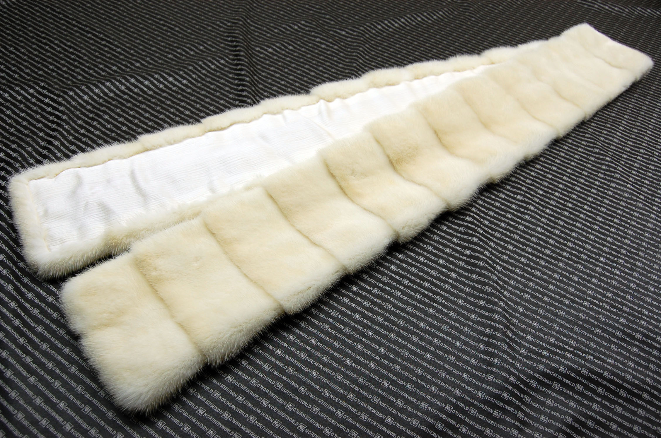 パールミンク　ロングマフラーの画像