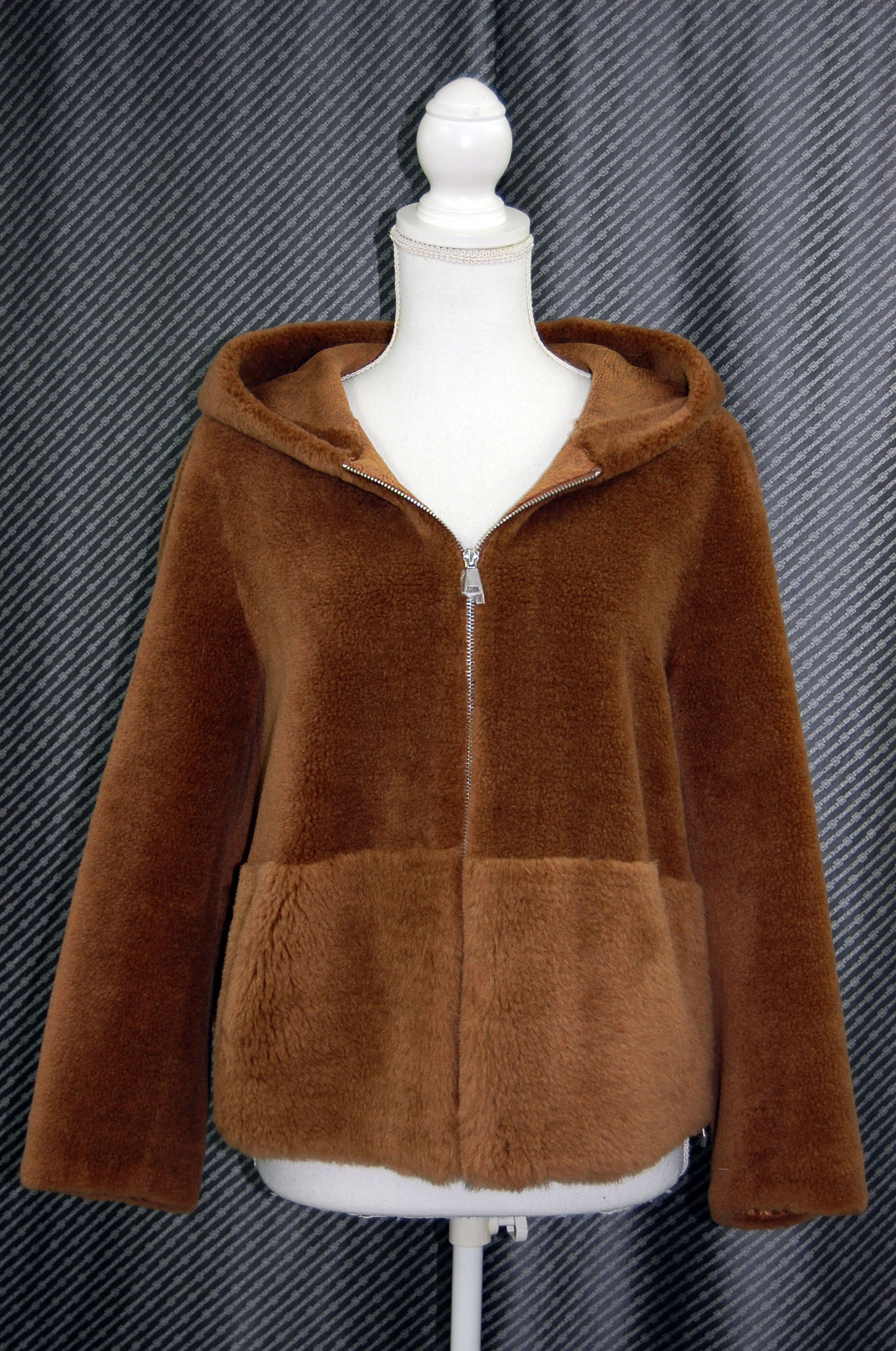 ラムウール　フーディージャケットの画像