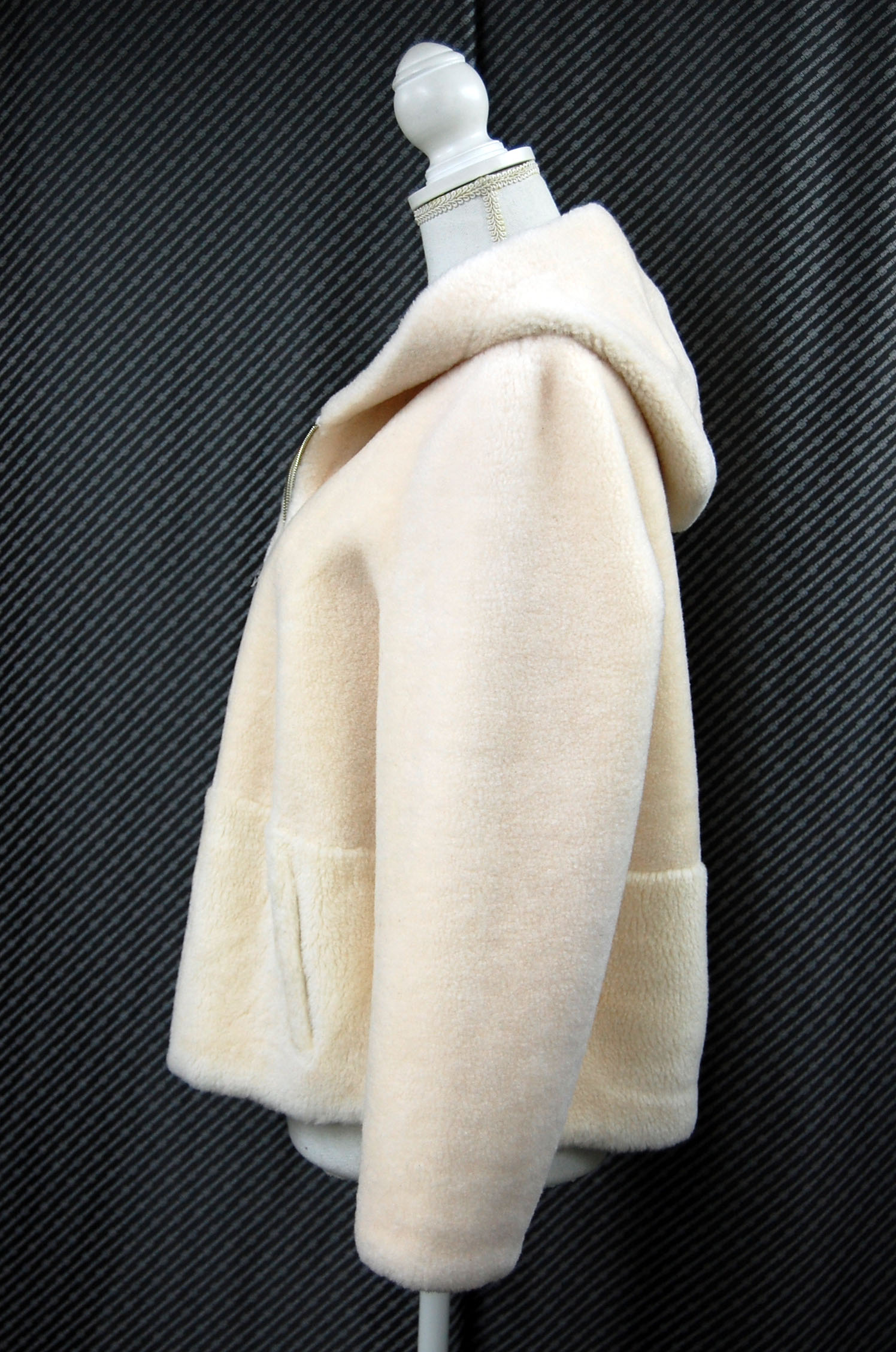 ラムウール　フーディージャケットの画像