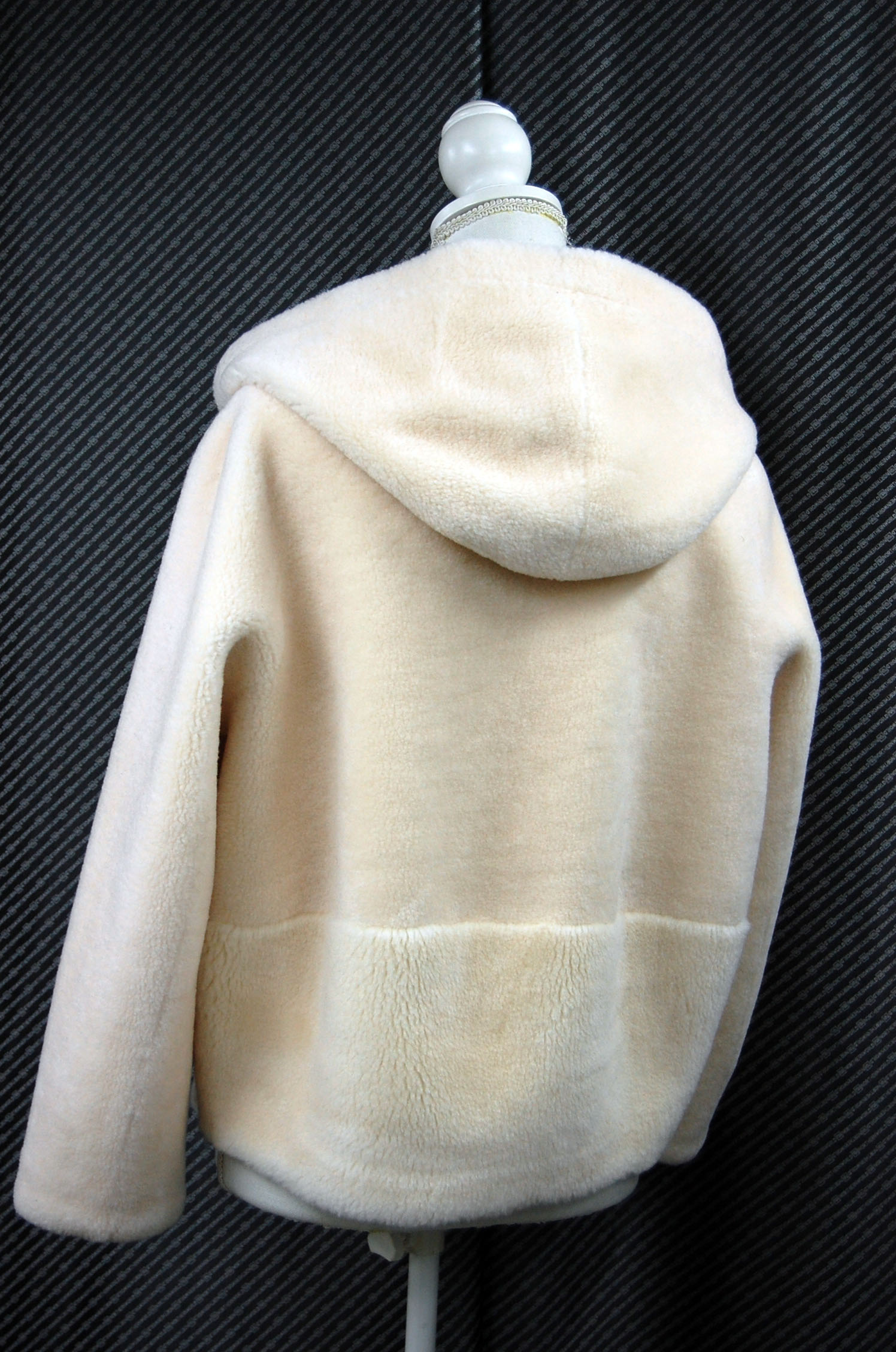 ラムウール　フーディージャケットの画像