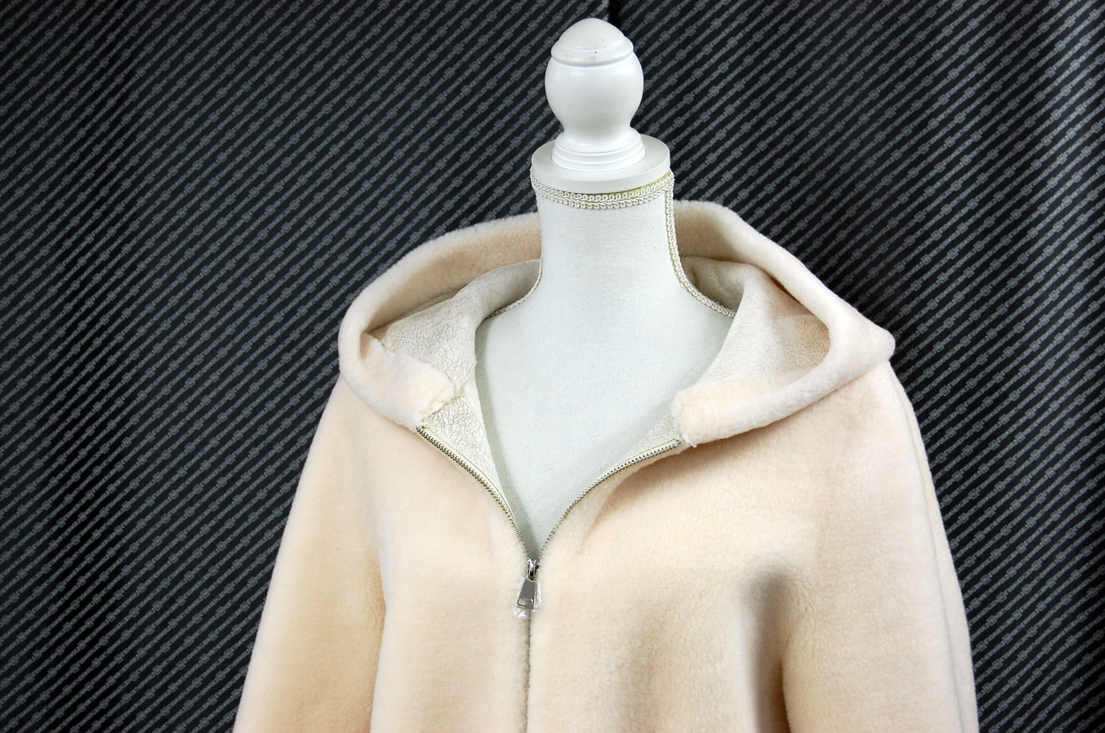 ラムウール　フーディージャケットの画像