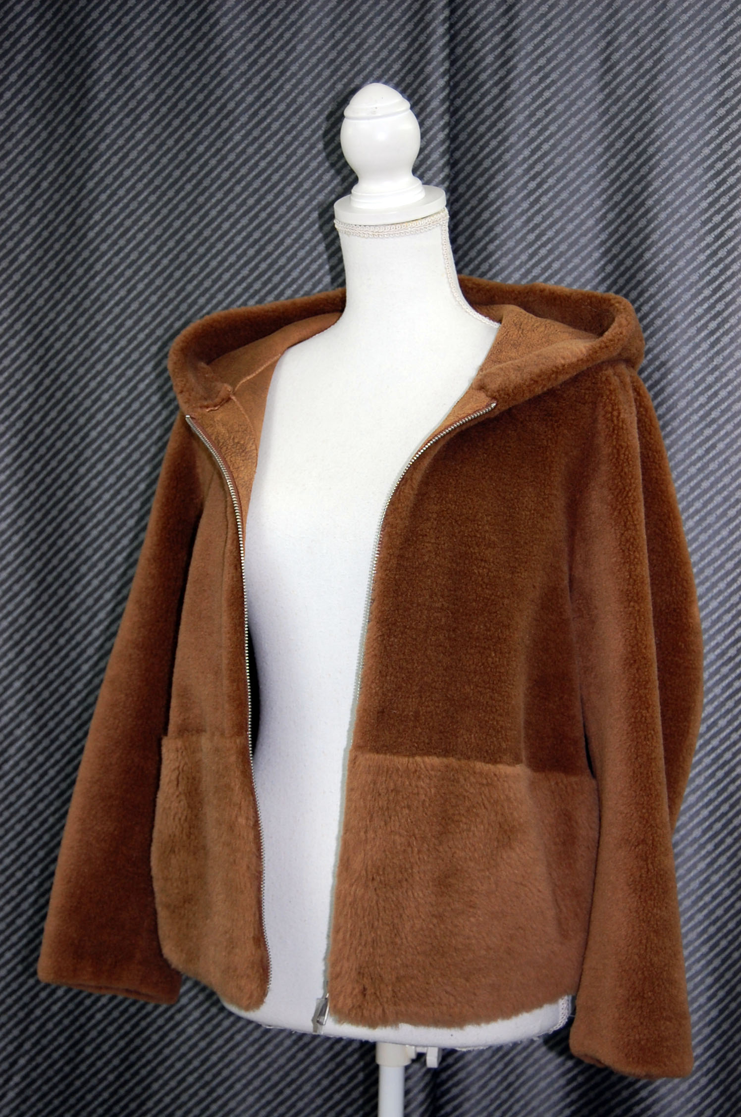 ラムウール　フーディージャケットの画像