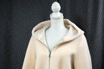 ラムウール　フーディージャケットの画像