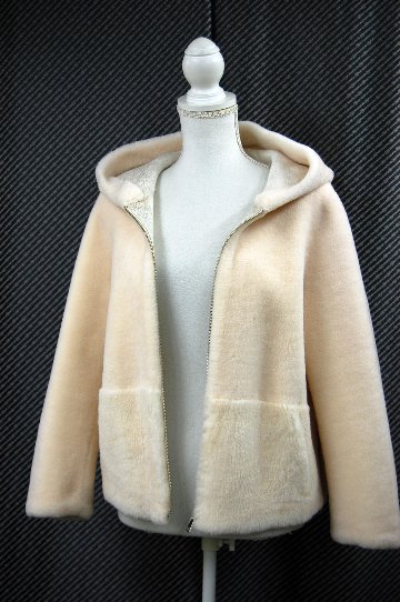ラムウール　フーディージャケットの画像