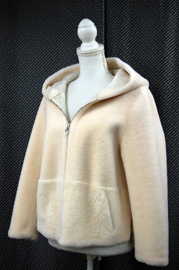 ラムウール　フーディージャケットの画像