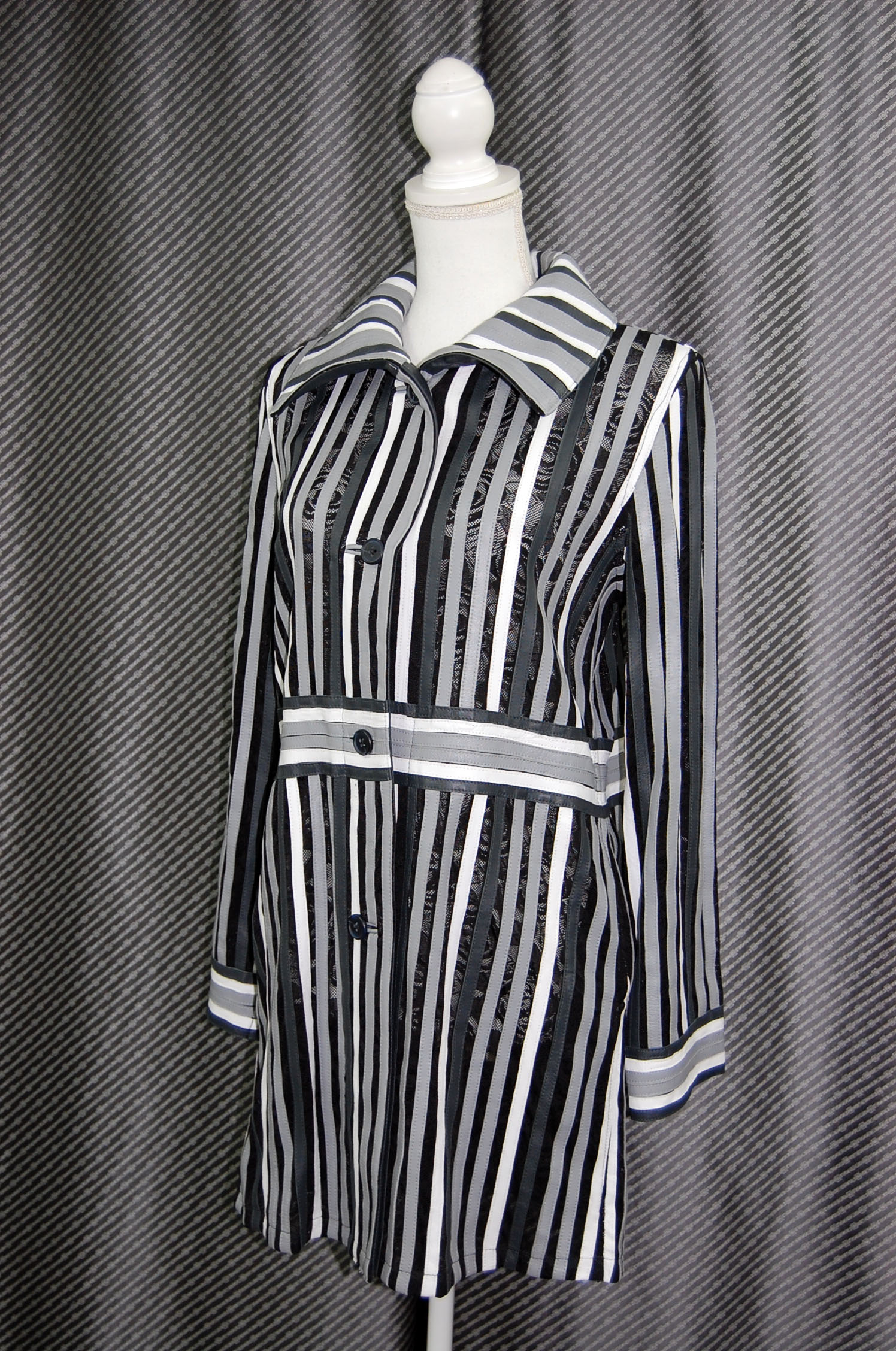 ラムレザー＆レース　リバーシブルロングジャケットの画像