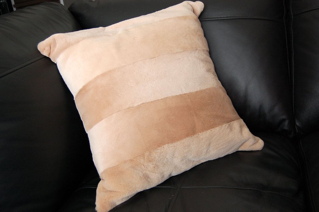 シェアードミンク　クッションカバーの画像