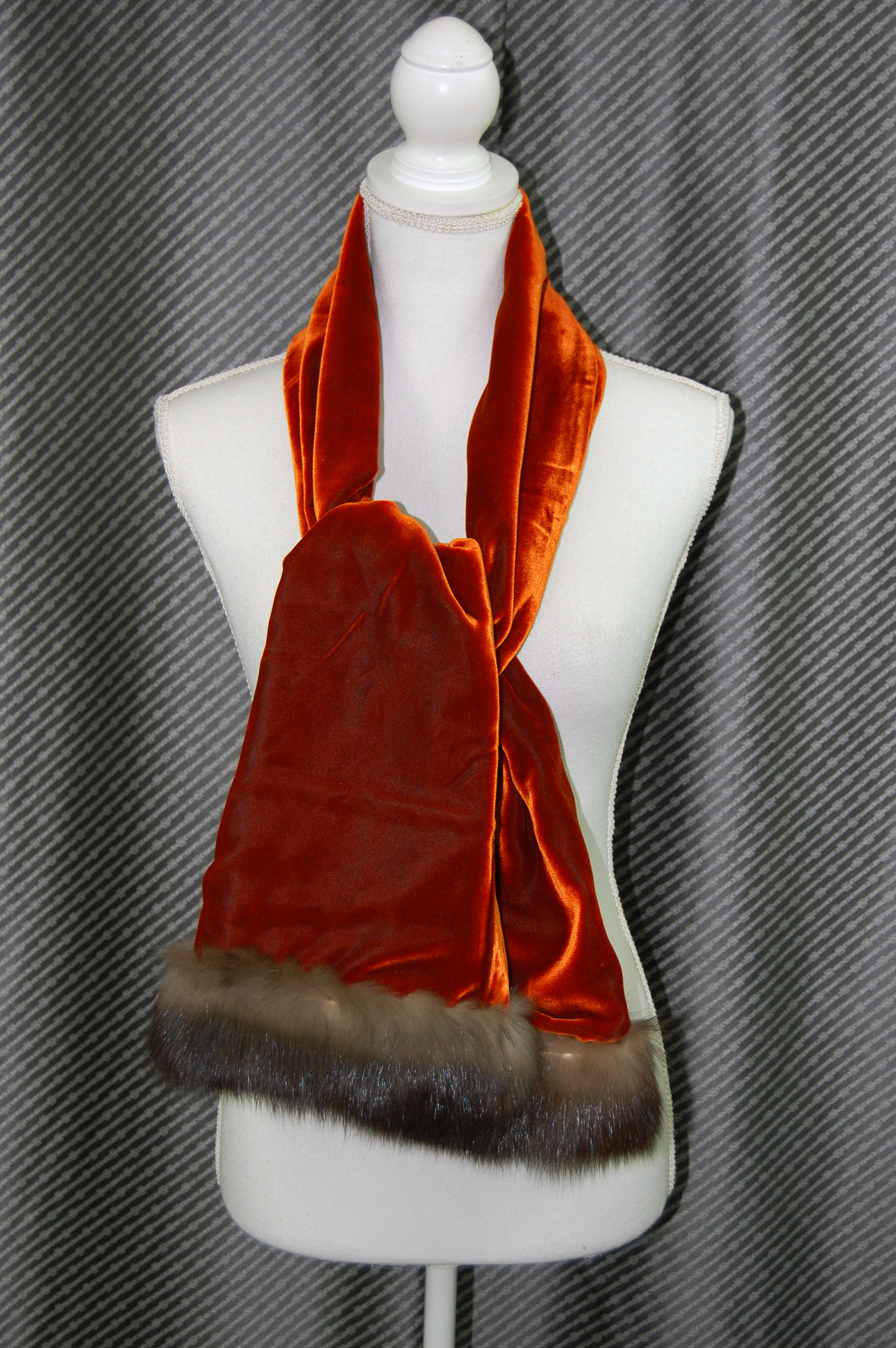 ITALY製ベルベットストール　ロシアンセーブルトリムの画像