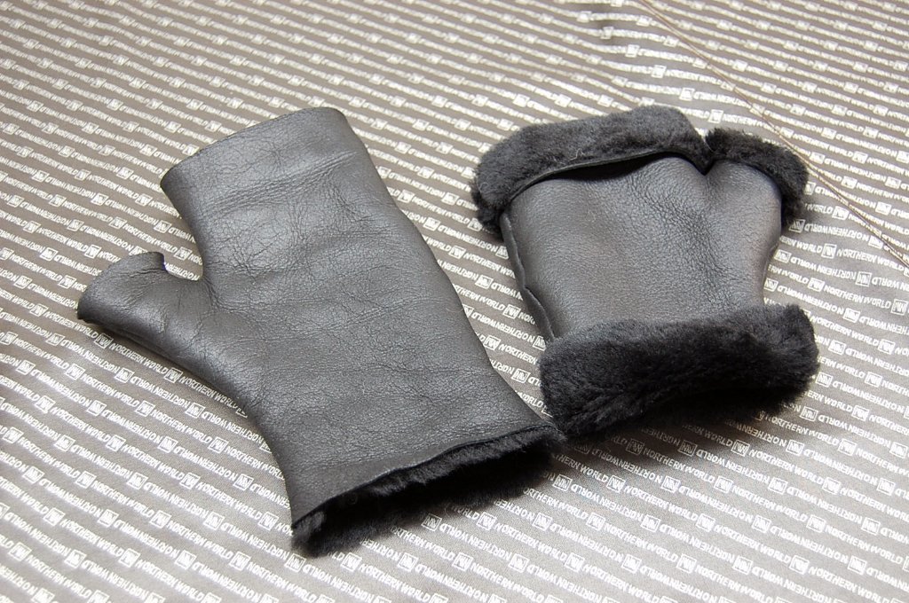 ムートン　フィンガーレスグローブの画像