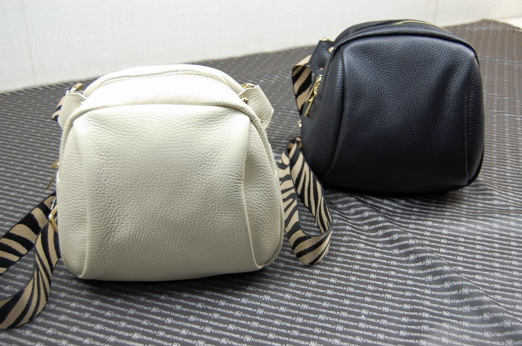 イタリアンカーフレザー　ボディーバッグの画像