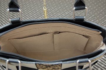カーフ＆パイソンレザー　イントレチャートハンドバッグの画像