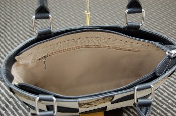 カーフ＆パイソンレザー　イントレチャートハンドバッグの画像