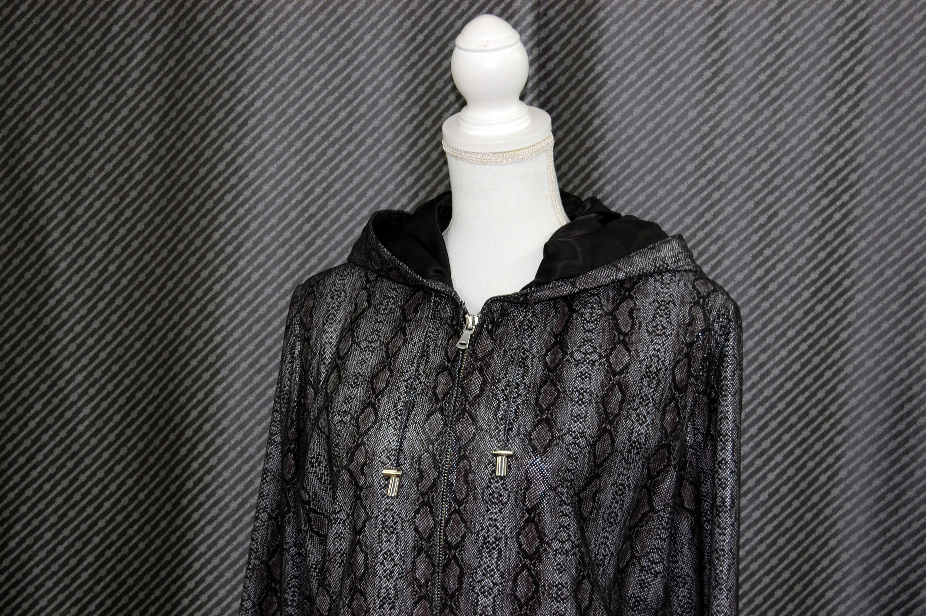 パイソンプリントラムレザー　フーディージャケットの画像