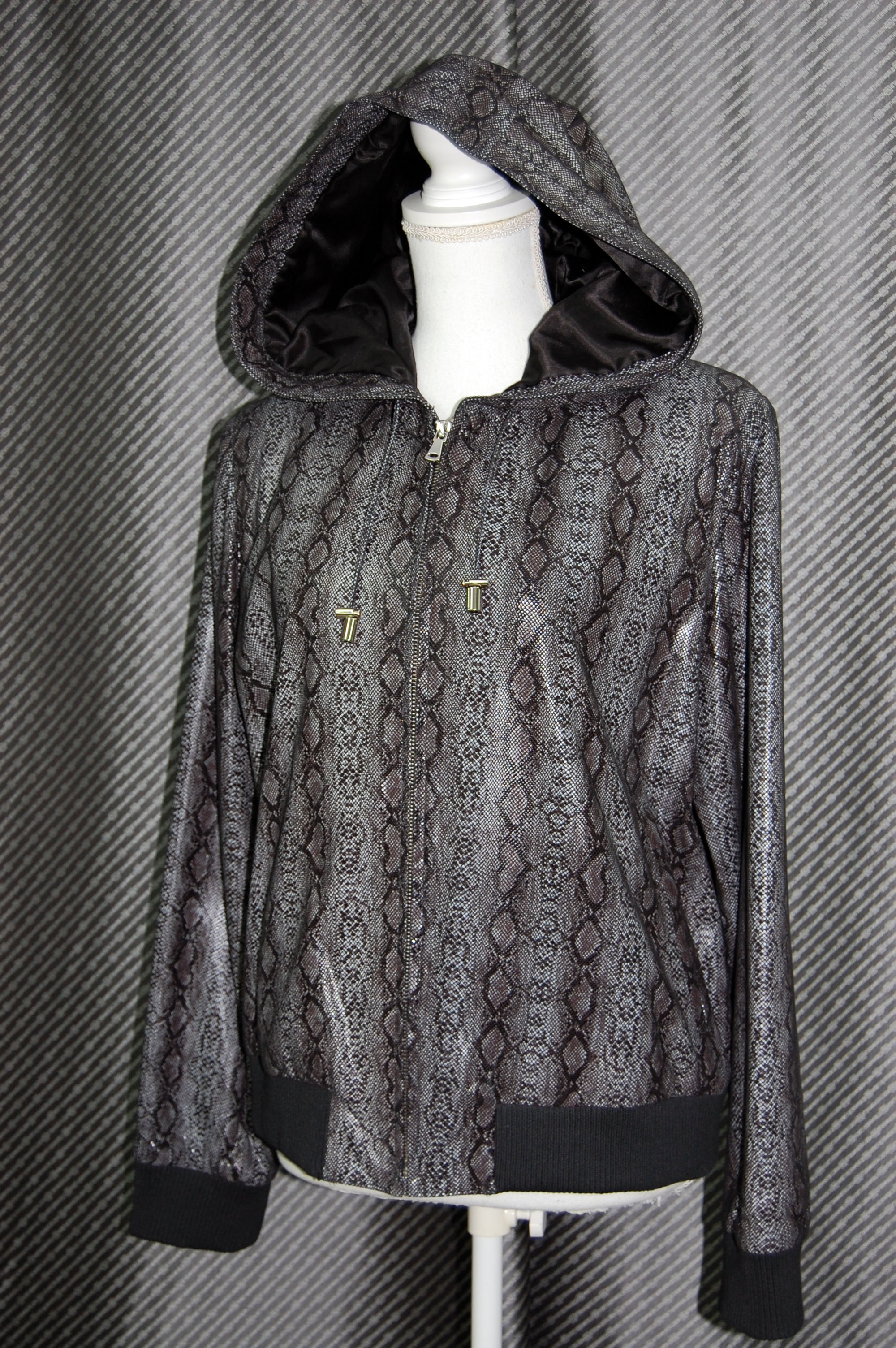 パイソンプリントラムレザー　フーディージャケットの画像
