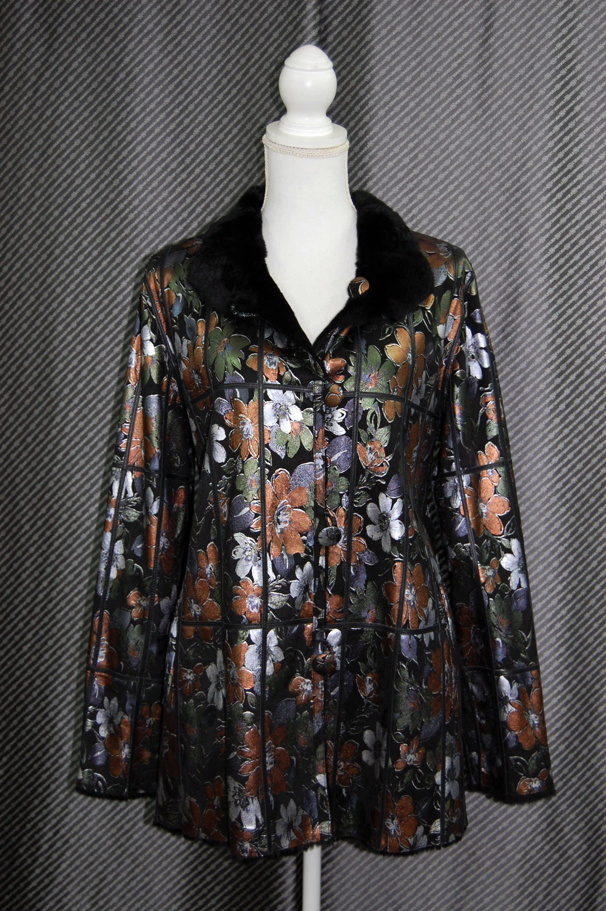 プラックトウィーゼル　ダブルフェイスジャケット　花柄メタリックプリントの画像