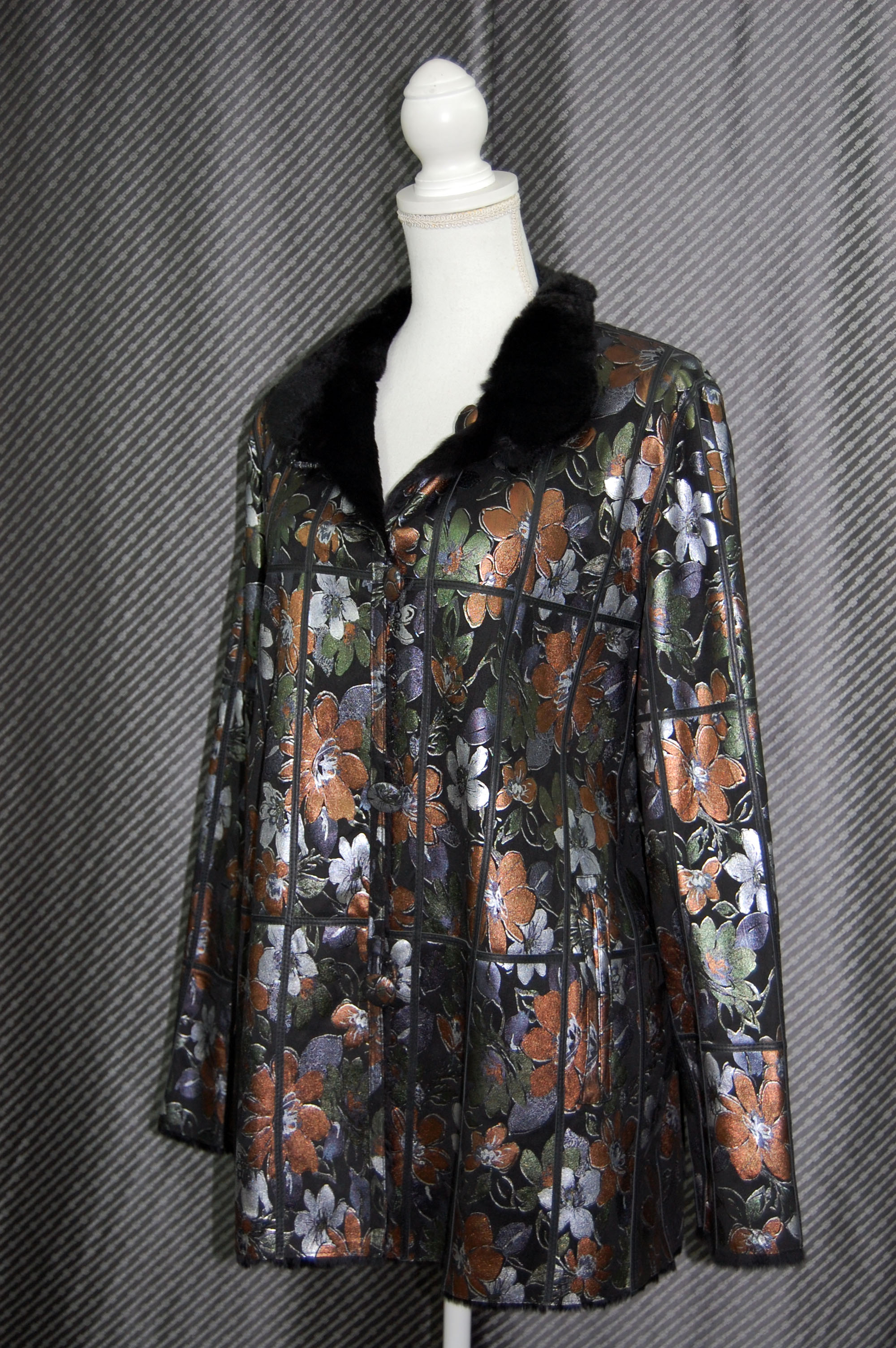 プラックトウィーゼル　ダブルフェイスジャケット　花柄メタリックプリントの画像