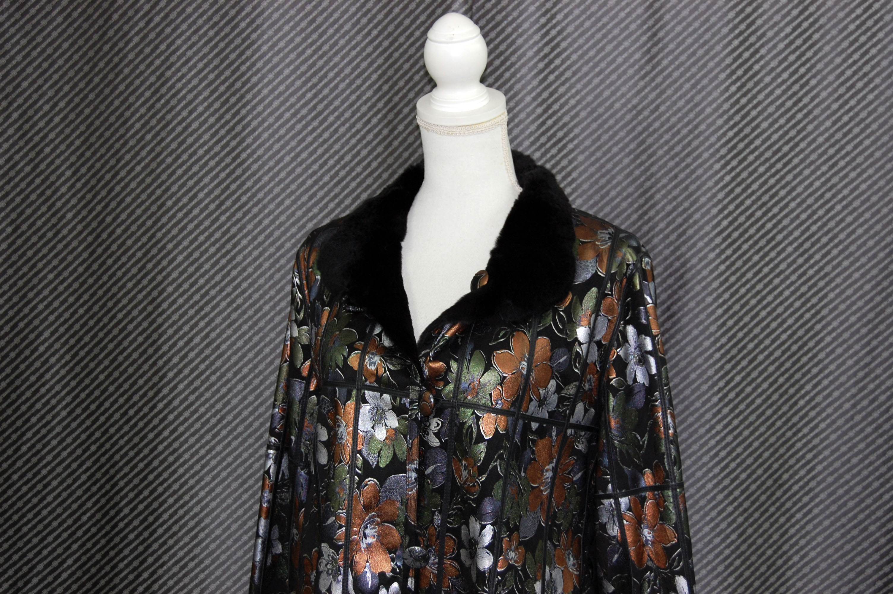 プラックトウィーゼル　ダブルフェイスジャケット　花柄メタリックプリントの画像