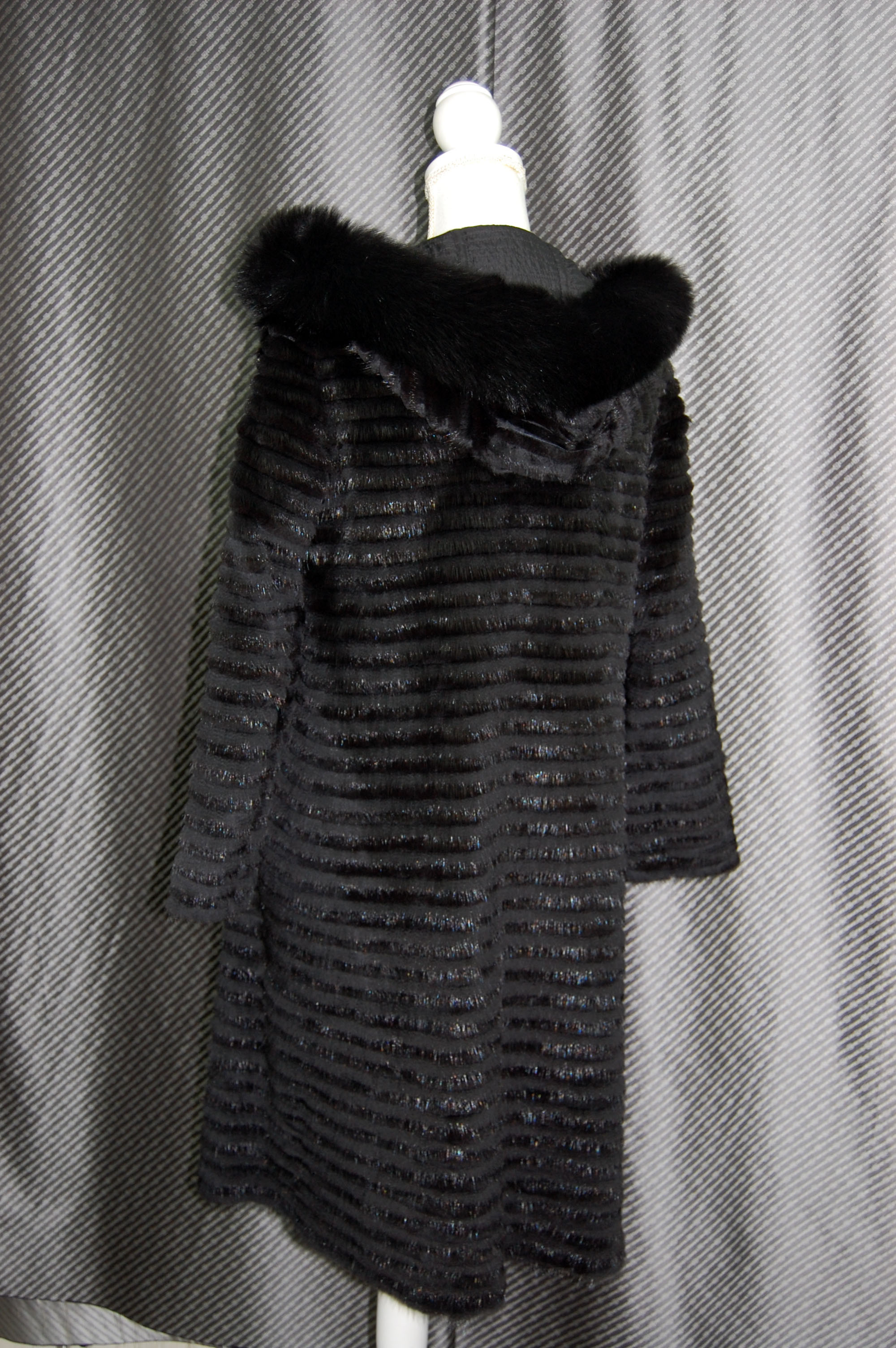 ミンク＆レッキスレイヤー　シルクリバーシブルコート　Foxフードトリムの画像