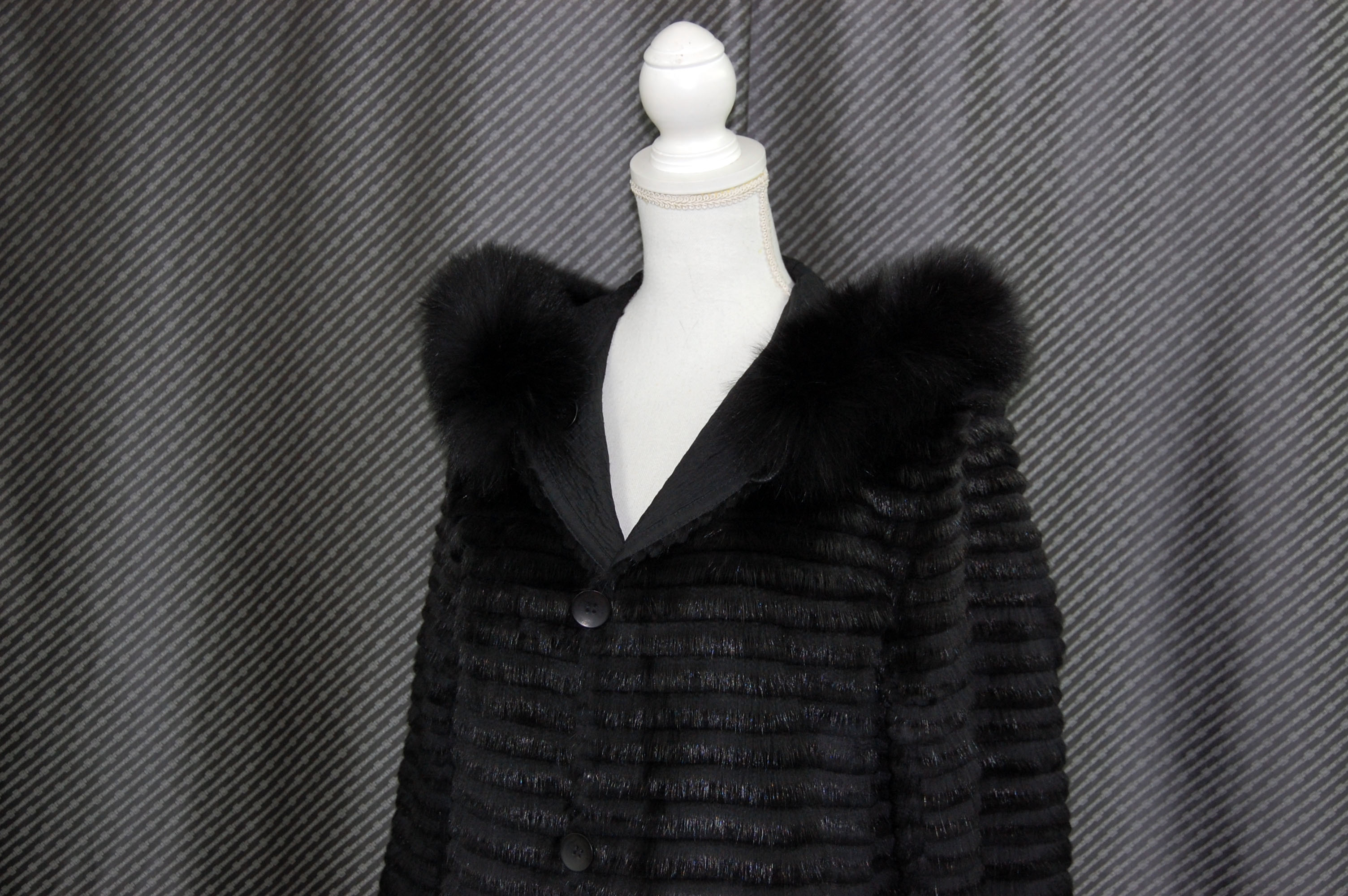 ミンク＆レッキスレイヤー　シルクリバーシブルコート　Foxフードトリムの画像