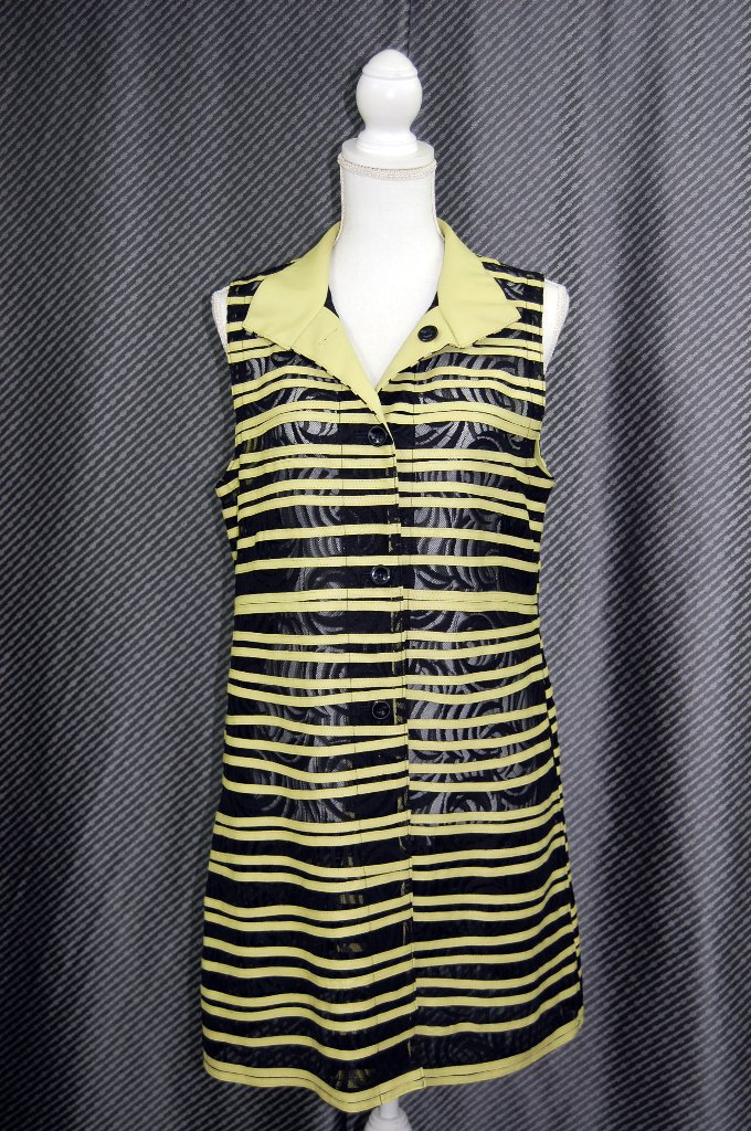 ラムレザー＆レース　リバーシブルロングベストの画像