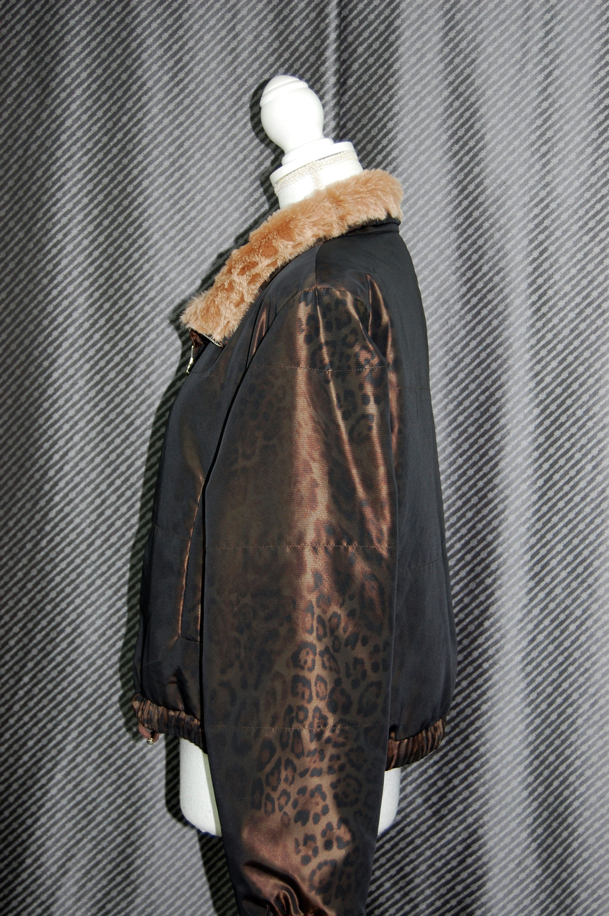 シェアードラビット＆ポリタフタ　リバーシブルジャケットの画像