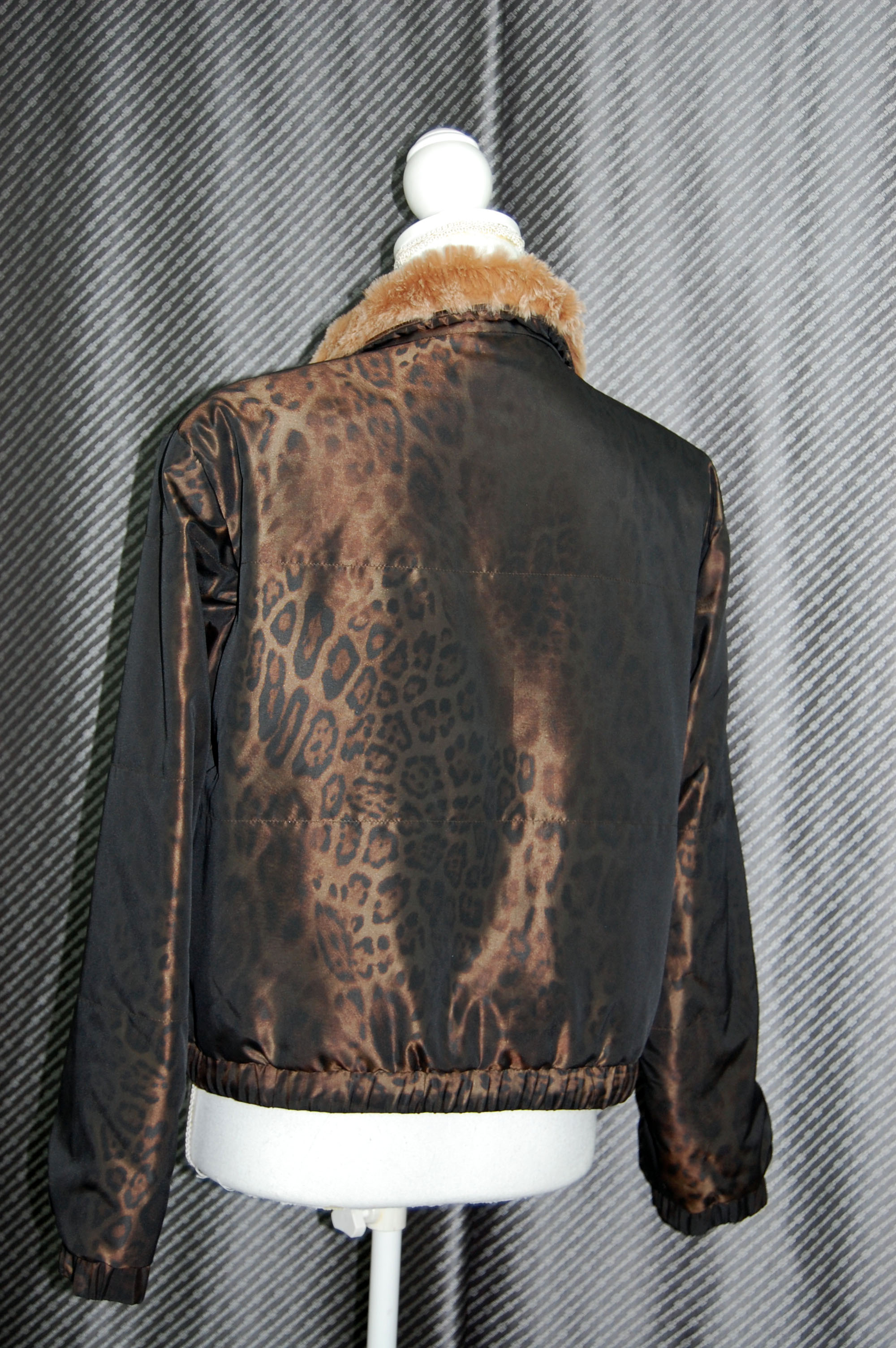 シェアードラビット＆ポリタフタ　リバーシブルジャケットの画像