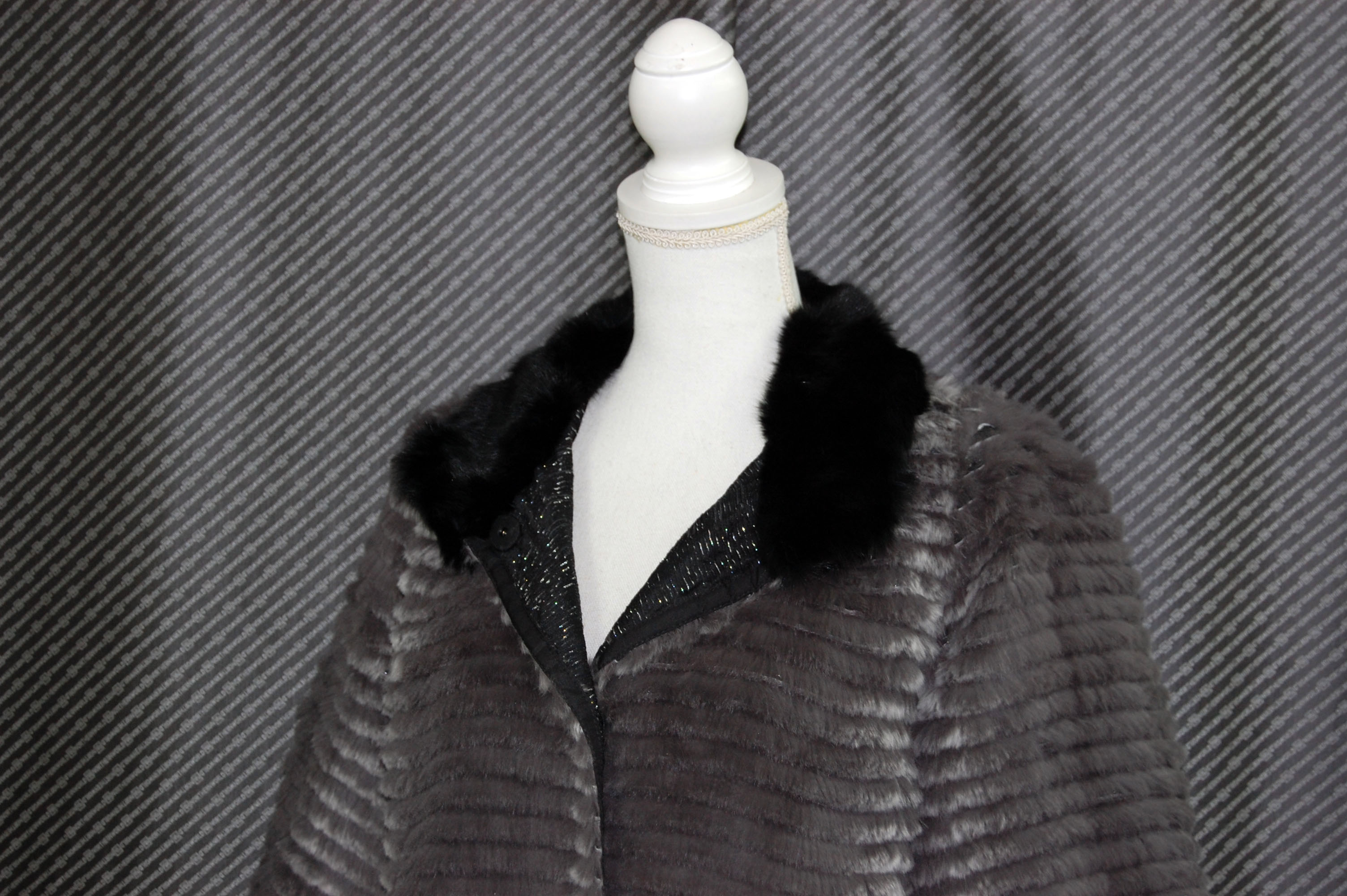 シェアードラビット＆ポリ　リバーシブルジャケット　リスカラーの画像