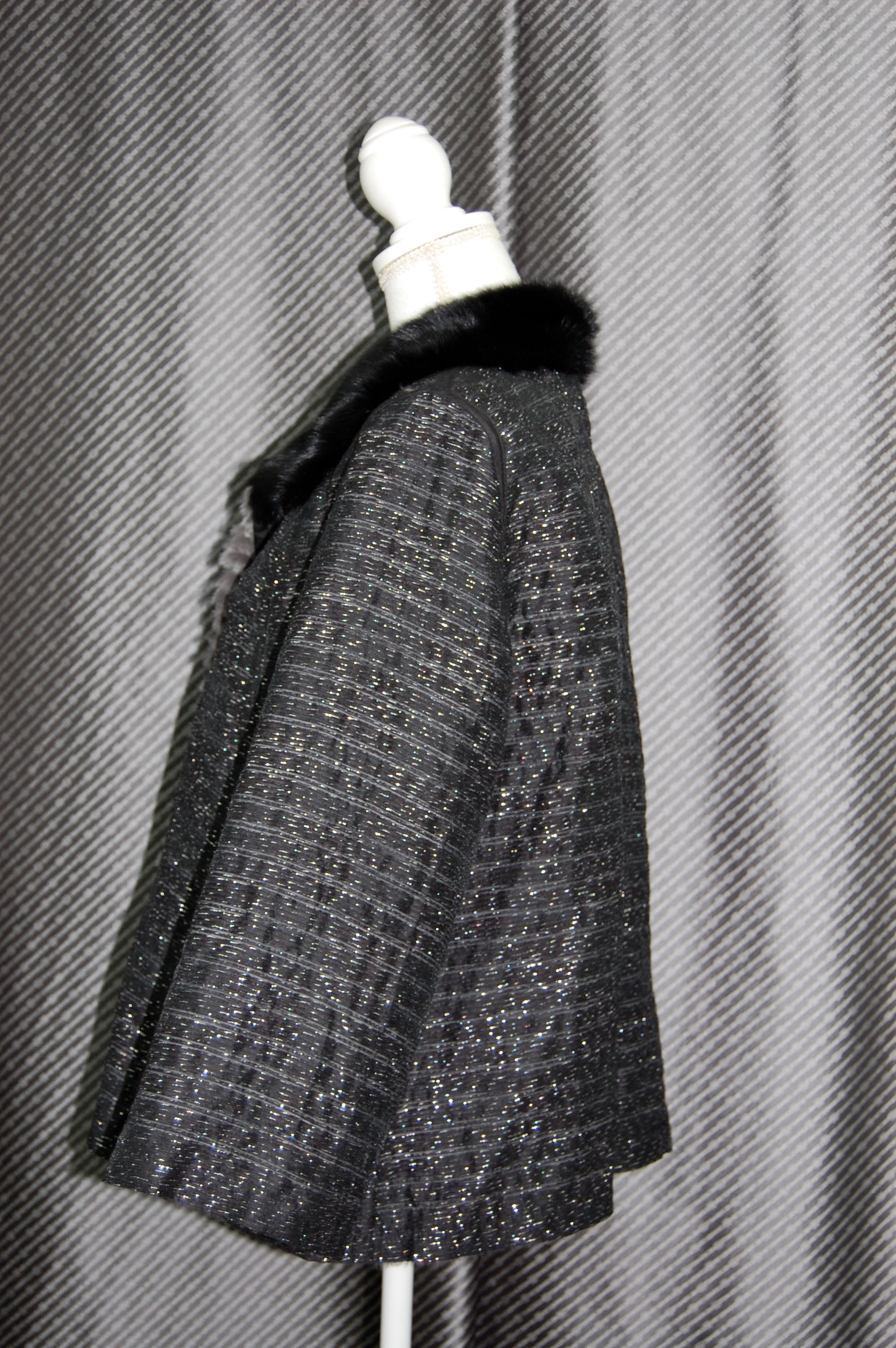 シェアードラビット＆ポリ　リバーシブルジャケット　リスカラーの画像