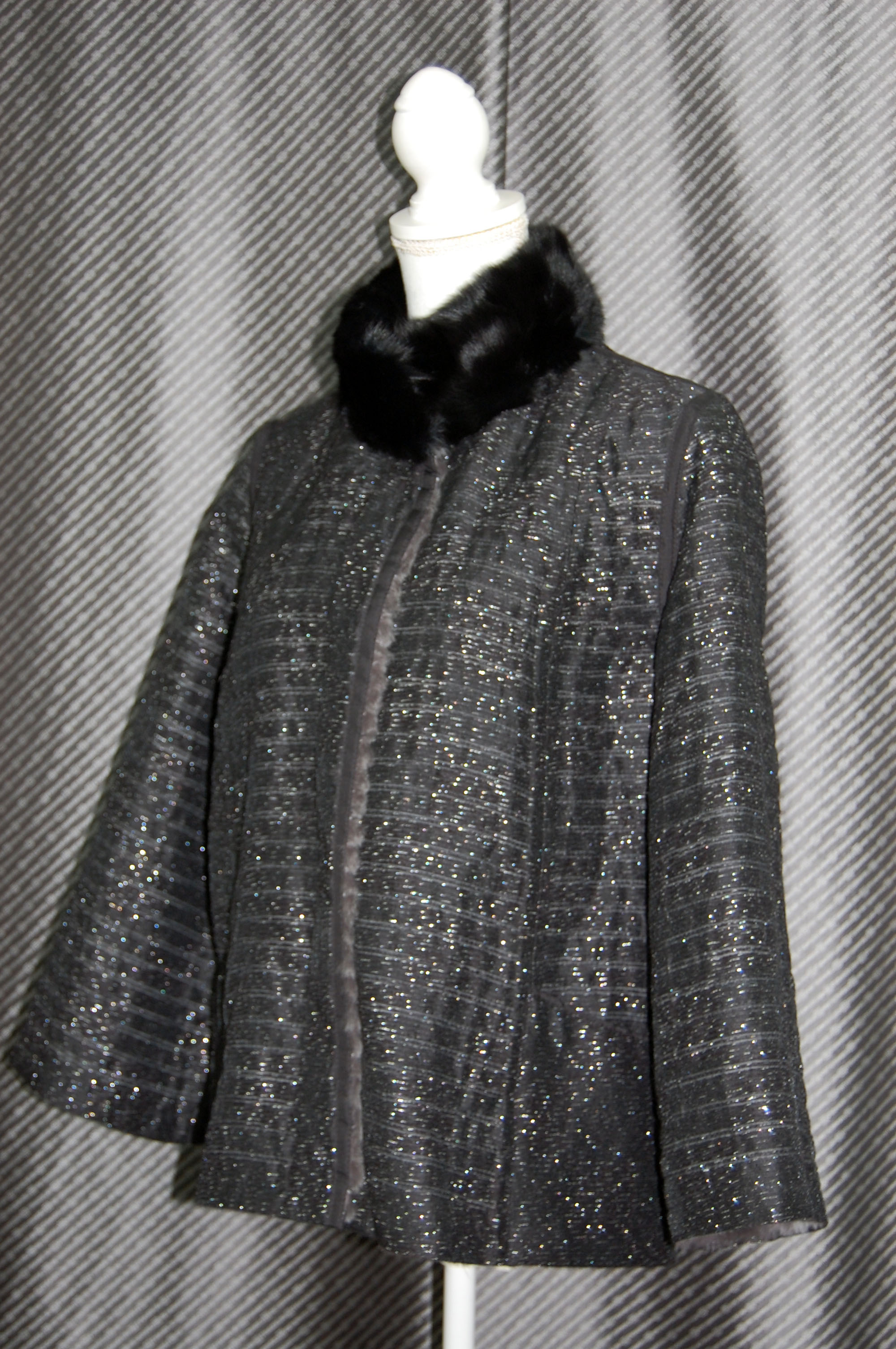 シェアードラビット＆ポリ　リバーシブルジャケット　リスカラーの画像