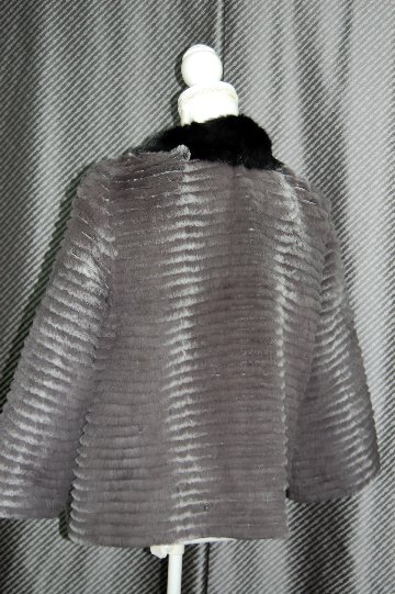 シェアードラビット＆ポリ　リバーシブルジャケット　リスカラーの画像