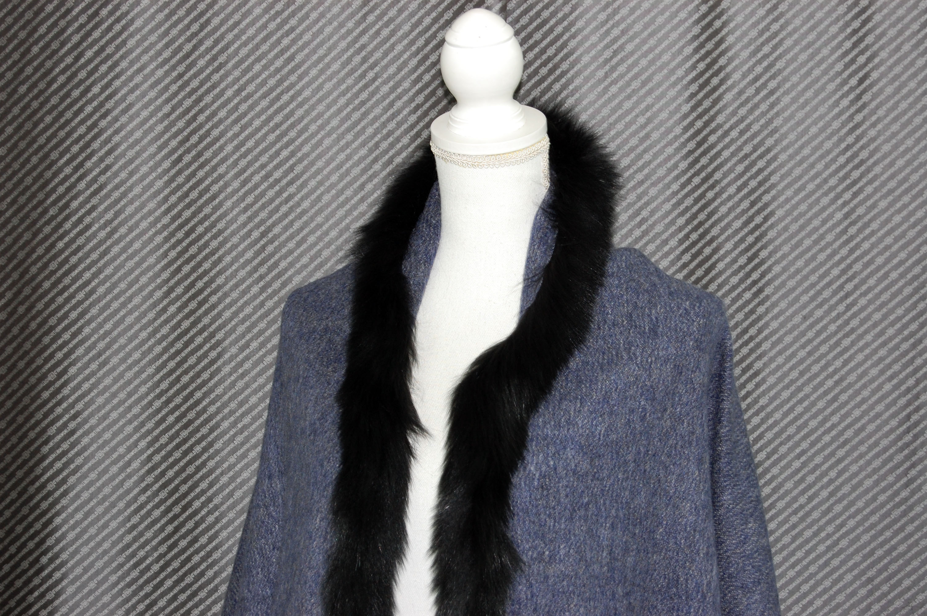 GRES　カシミヤ大判ストール　Foxトリムの画像