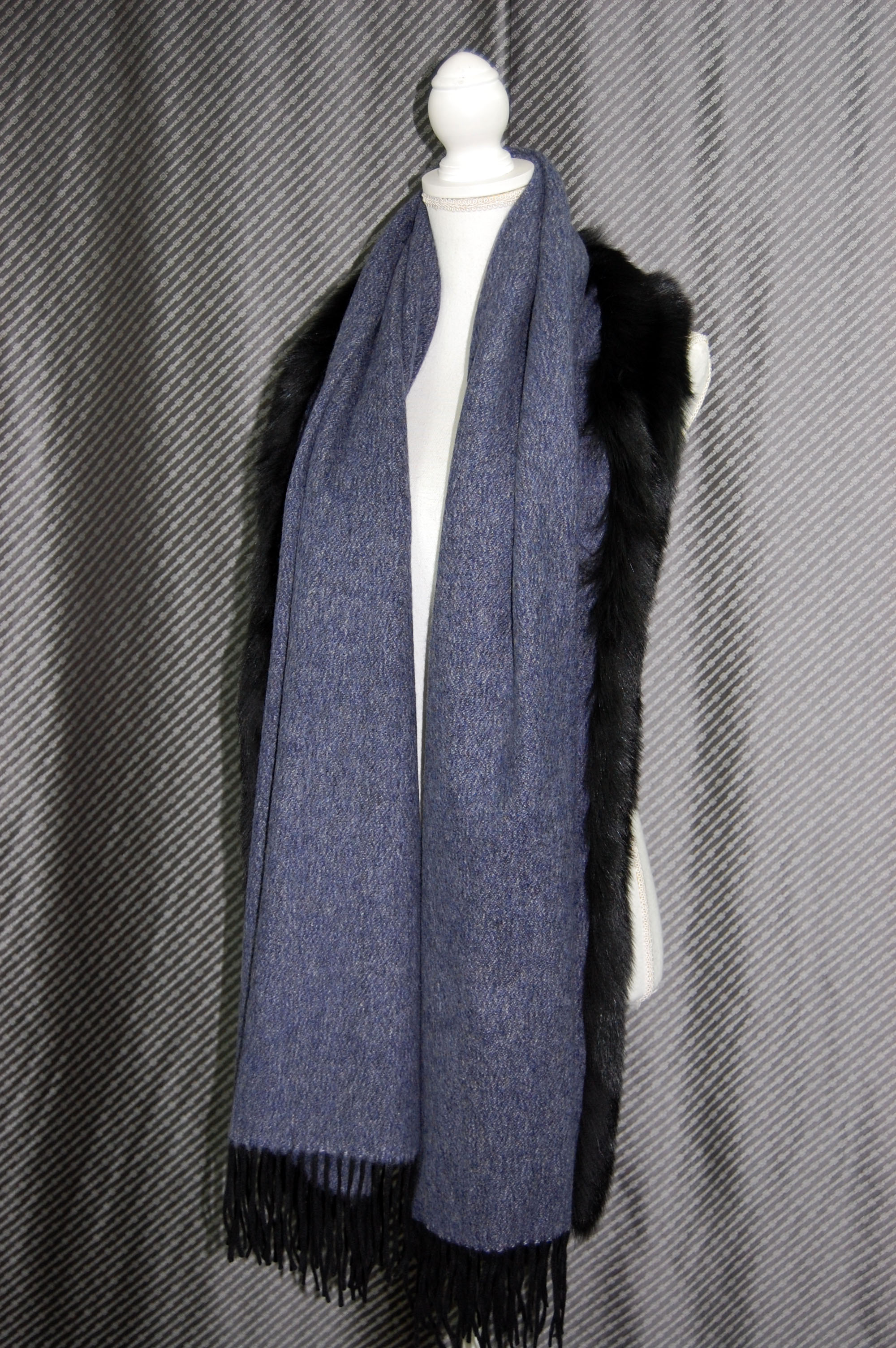 GRES　カシミヤ大判ストール　Foxトリムの画像