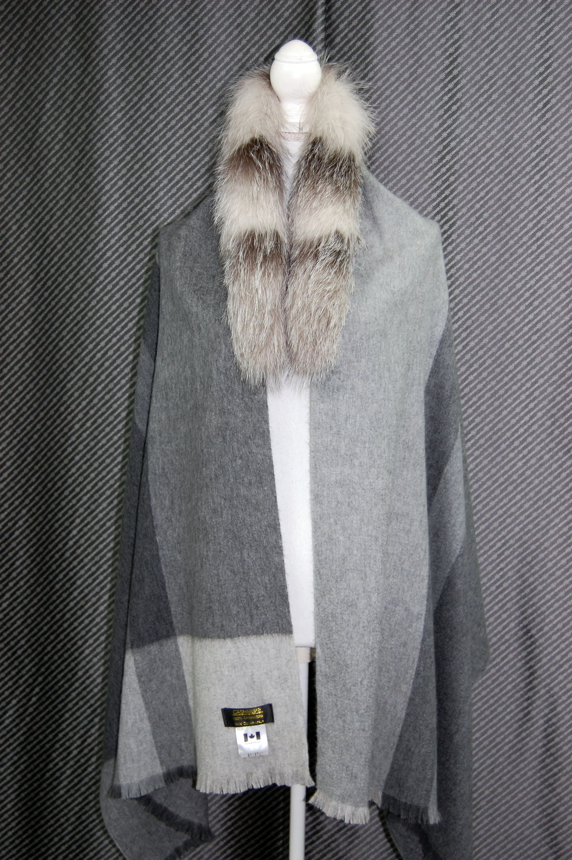 カシミヤ大判ストール　Foxトリムの画像