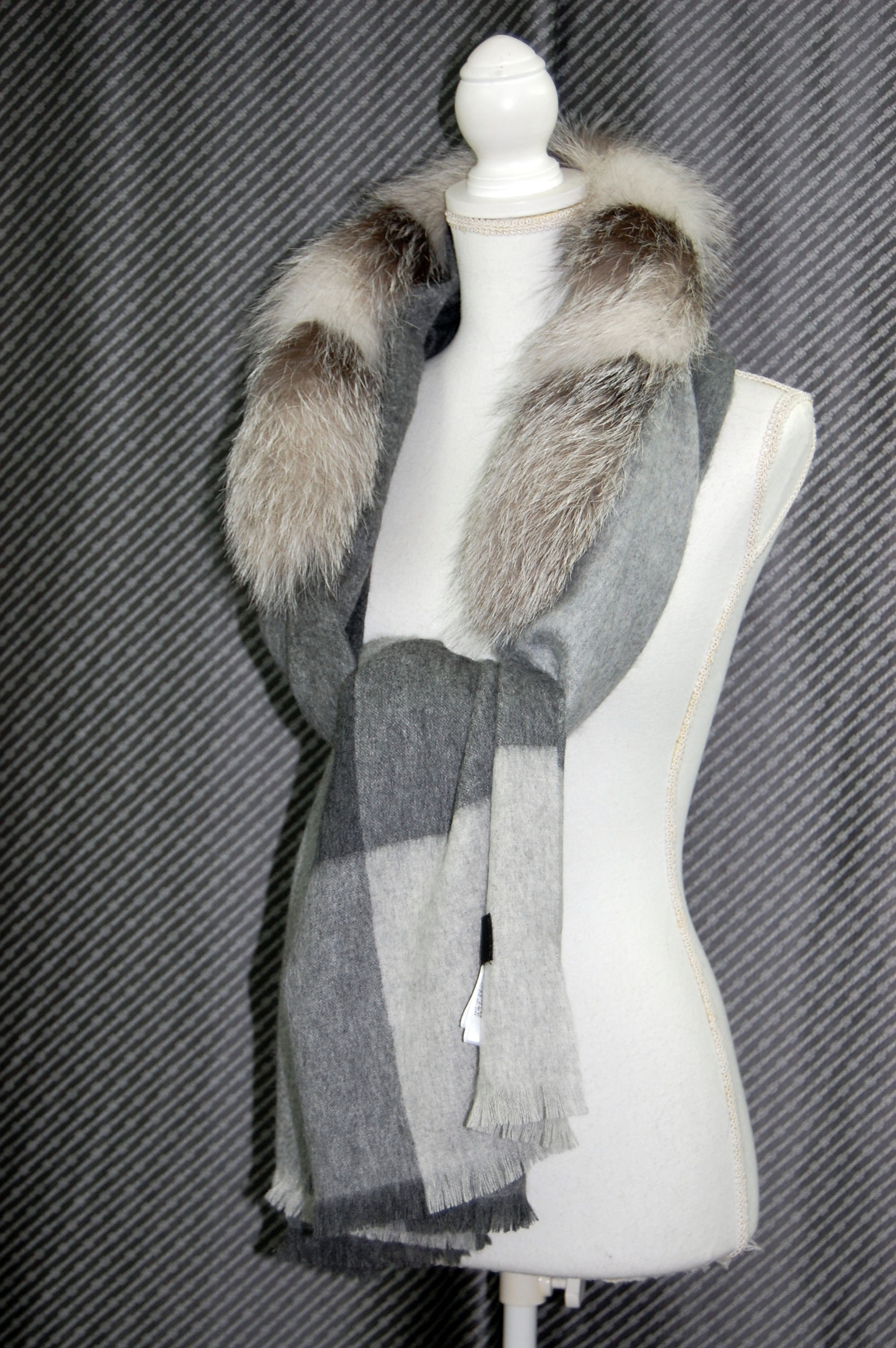 カシミヤ大判ストール　Foxトリムの画像