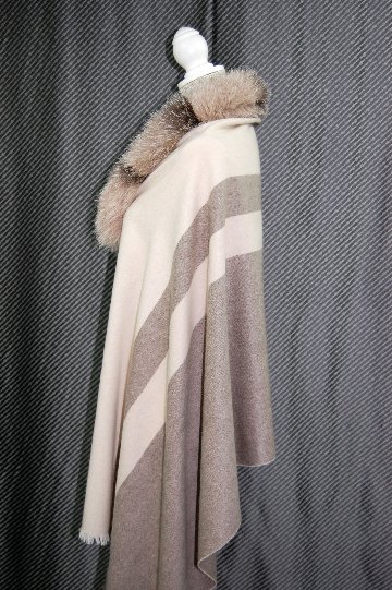 カシミヤ大判ストール　Foxトリムの画像