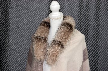 カシミヤ大判ストール　Foxトリムの画像