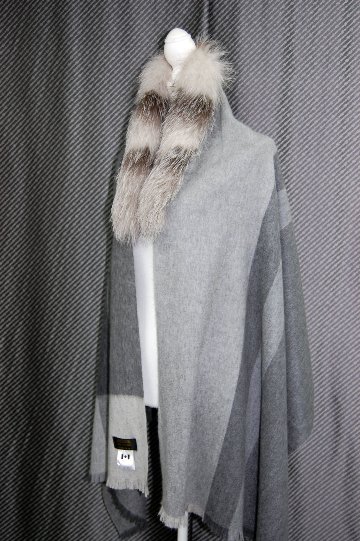カシミヤ大判ストール　Foxトリムの画像