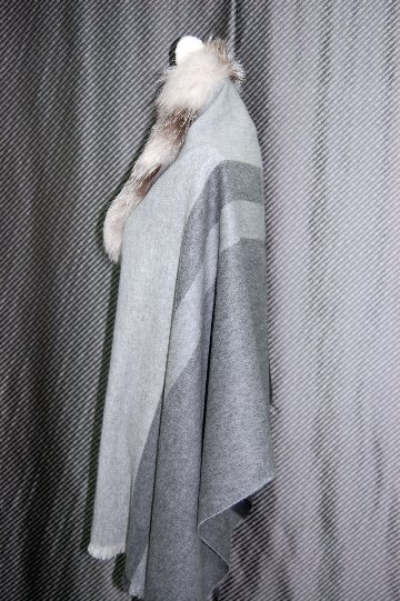 カシミヤ大判ストール　Foxトリムの画像