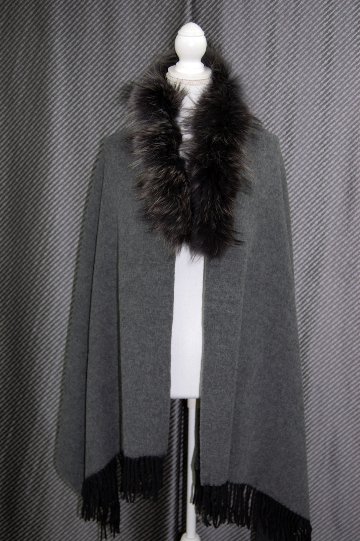 バイカラーウール　大判ストール　チャイナラクーントリムの画像