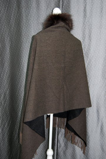 バイカラーウール　大判ストール　チャイナラクーントリムの画像