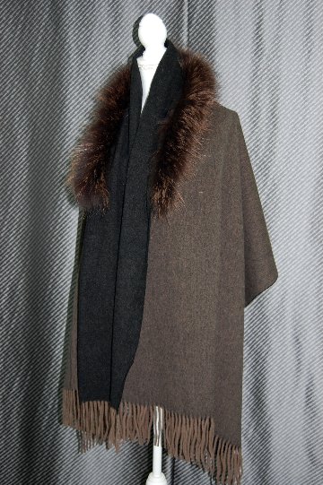 バイカラーウール　大判ストール　チャイナラクーントリムの画像