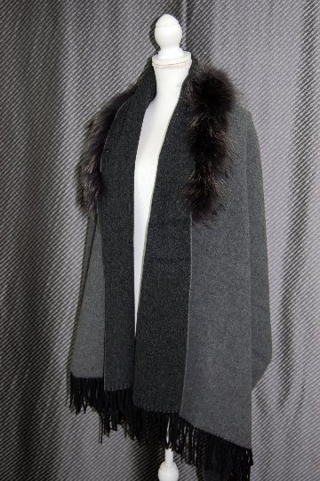 バイカラーウール　大判ストール　チャイナラクーントリムの画像