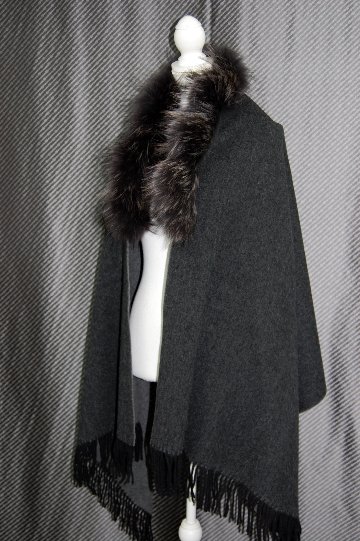 バイカラーウール　大判ストール　チャイナラクーントリムの画像