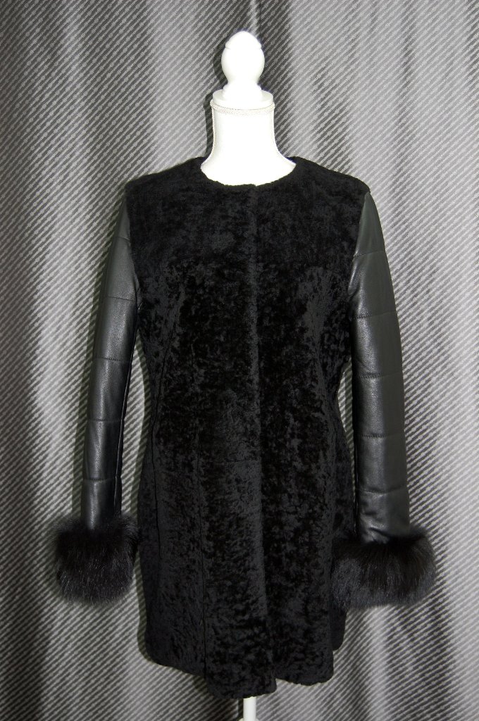 ムートン＆ラムレザー　ノーカラーコート　Foxカフスの画像