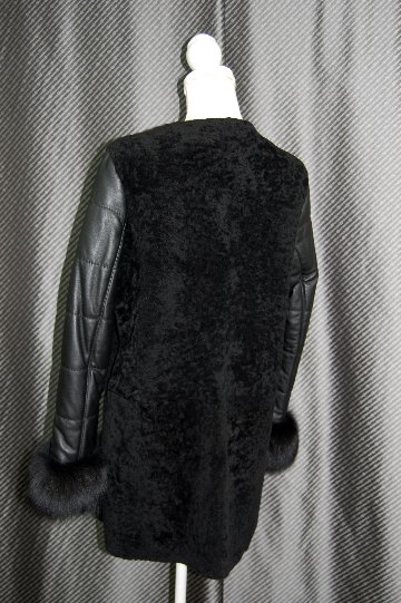 ムートン＆ラムレザー　ノーカラーコート　Foxカフスの画像