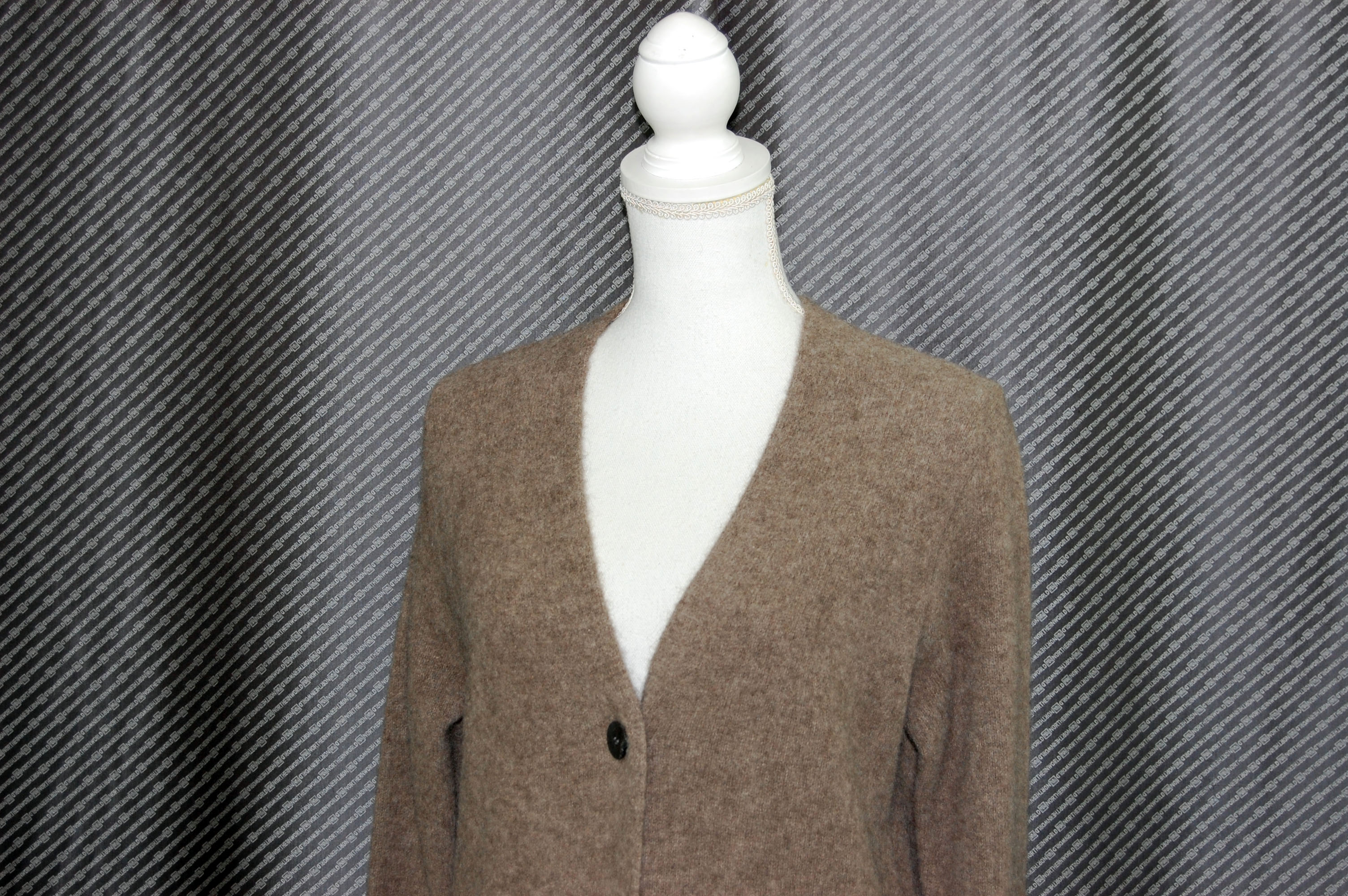 ヤクニット　Vネックロングカーディガンの画像