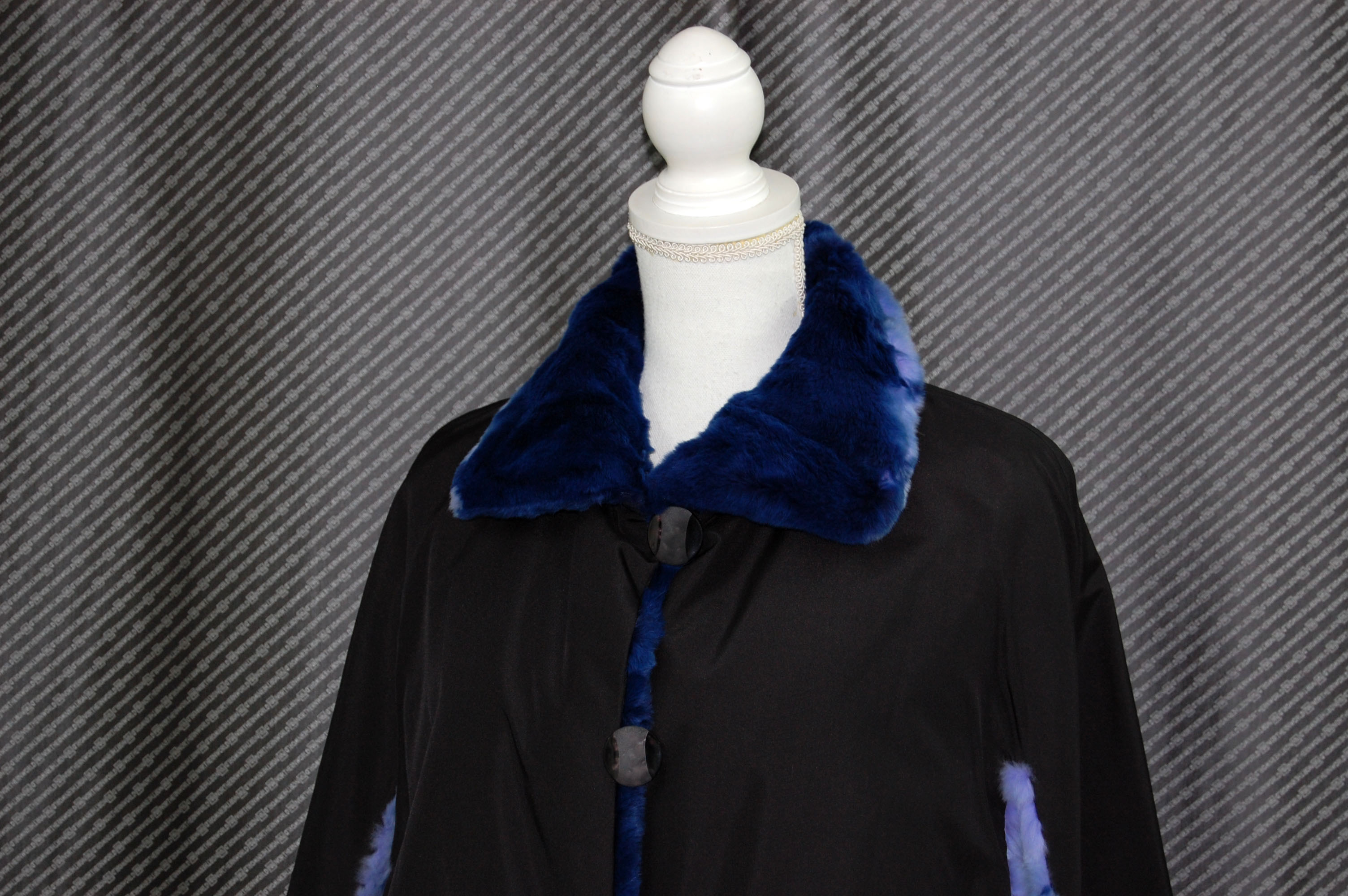 プラックトウィーゼル　リバーシブルケープの画像