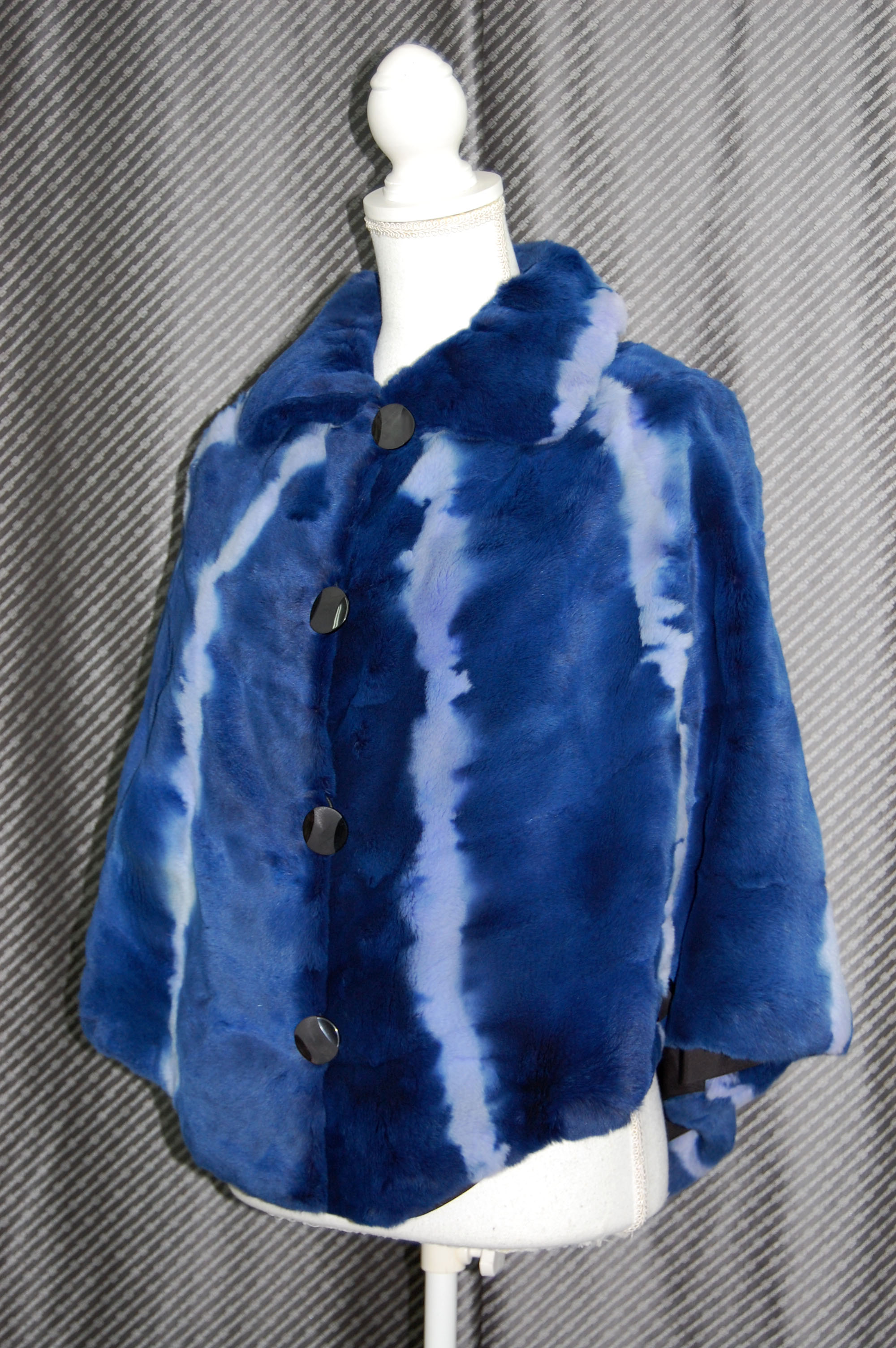 プラックトウィーゼル　リバーシブルケープの画像